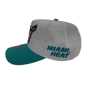 Mitchell & Ness Cappello NBA LEGENDARY AWAY PRO SNAPBACK MIAMI HEAT HP16472-MHEWHIT White